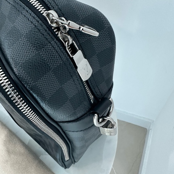 Louis Vuitton iCare Bag Damier Graphite - Picture 13 of 15